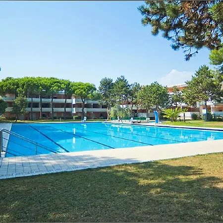Solarium Pool Apartment